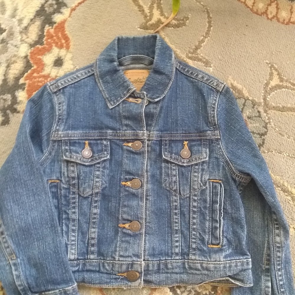 Levi's denim jean jacket Like New size 5/6